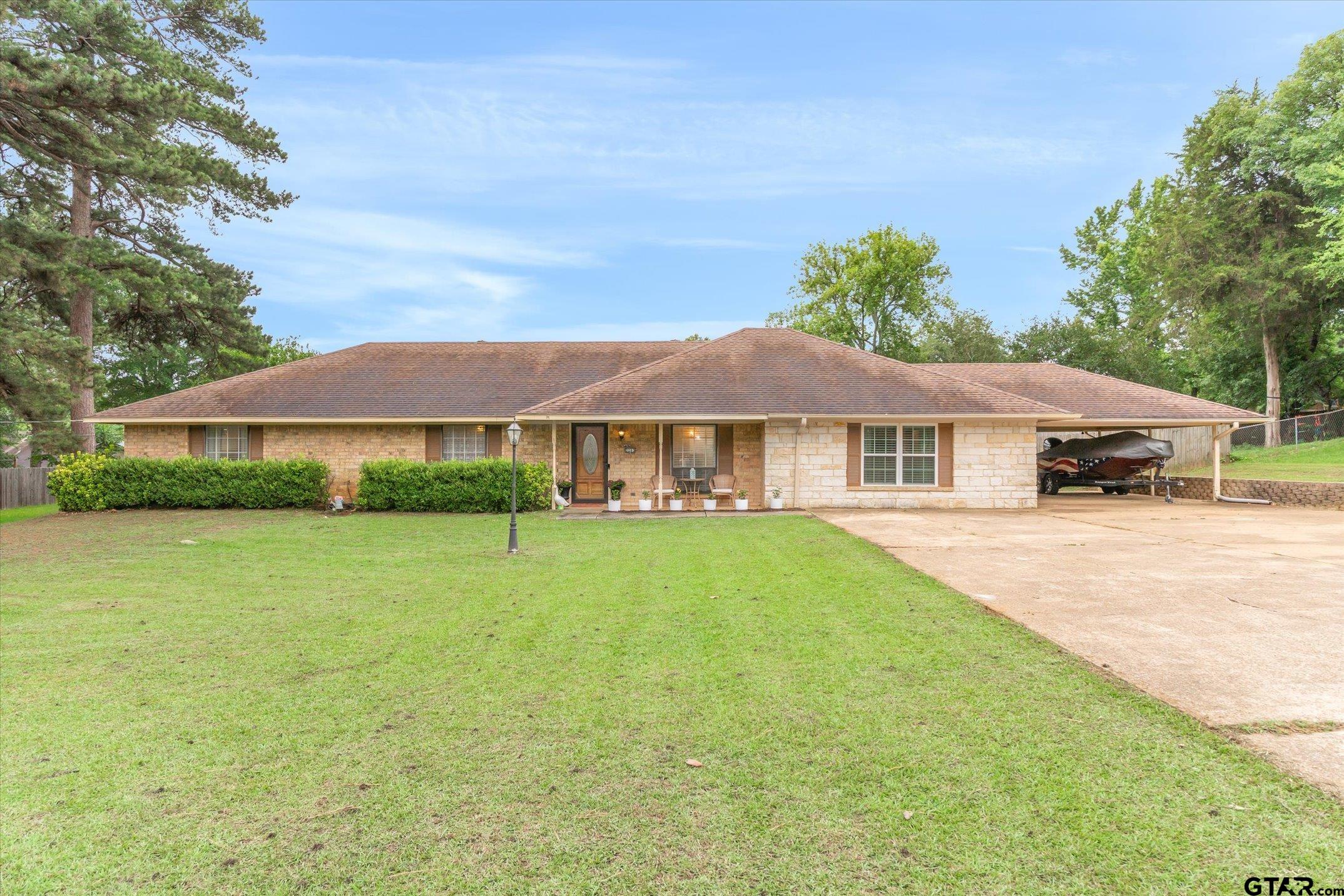 2203 Woodbine