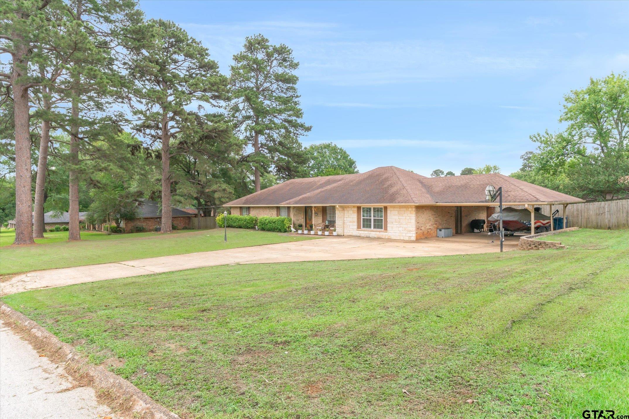 2203 Woodbine