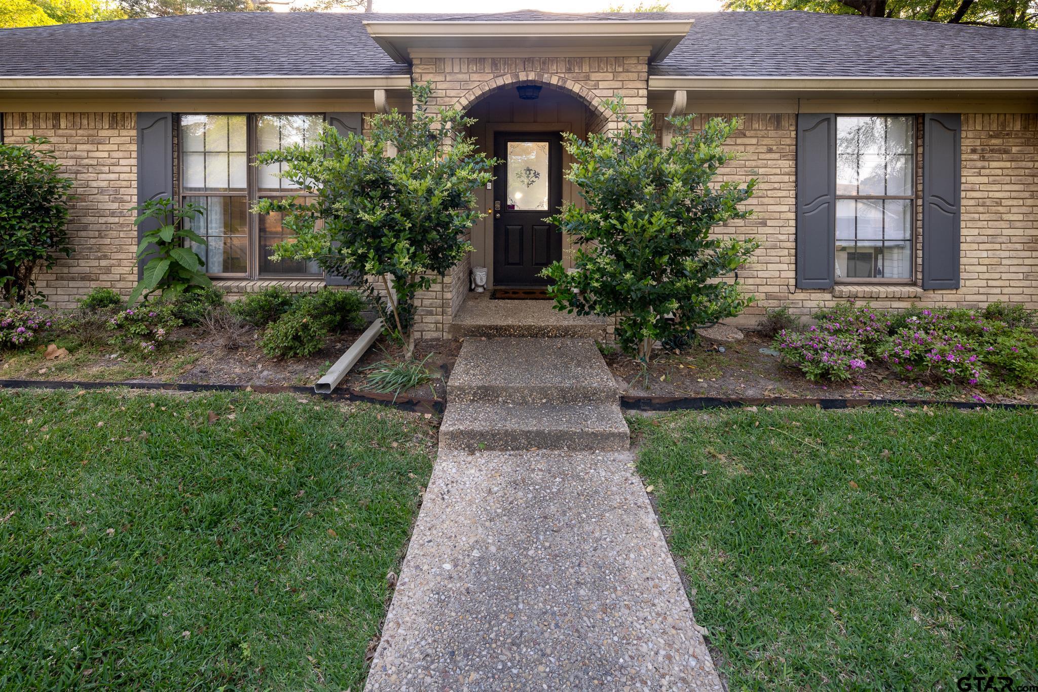 3845 Lexington Dr.