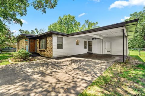 A home in Grand Saline