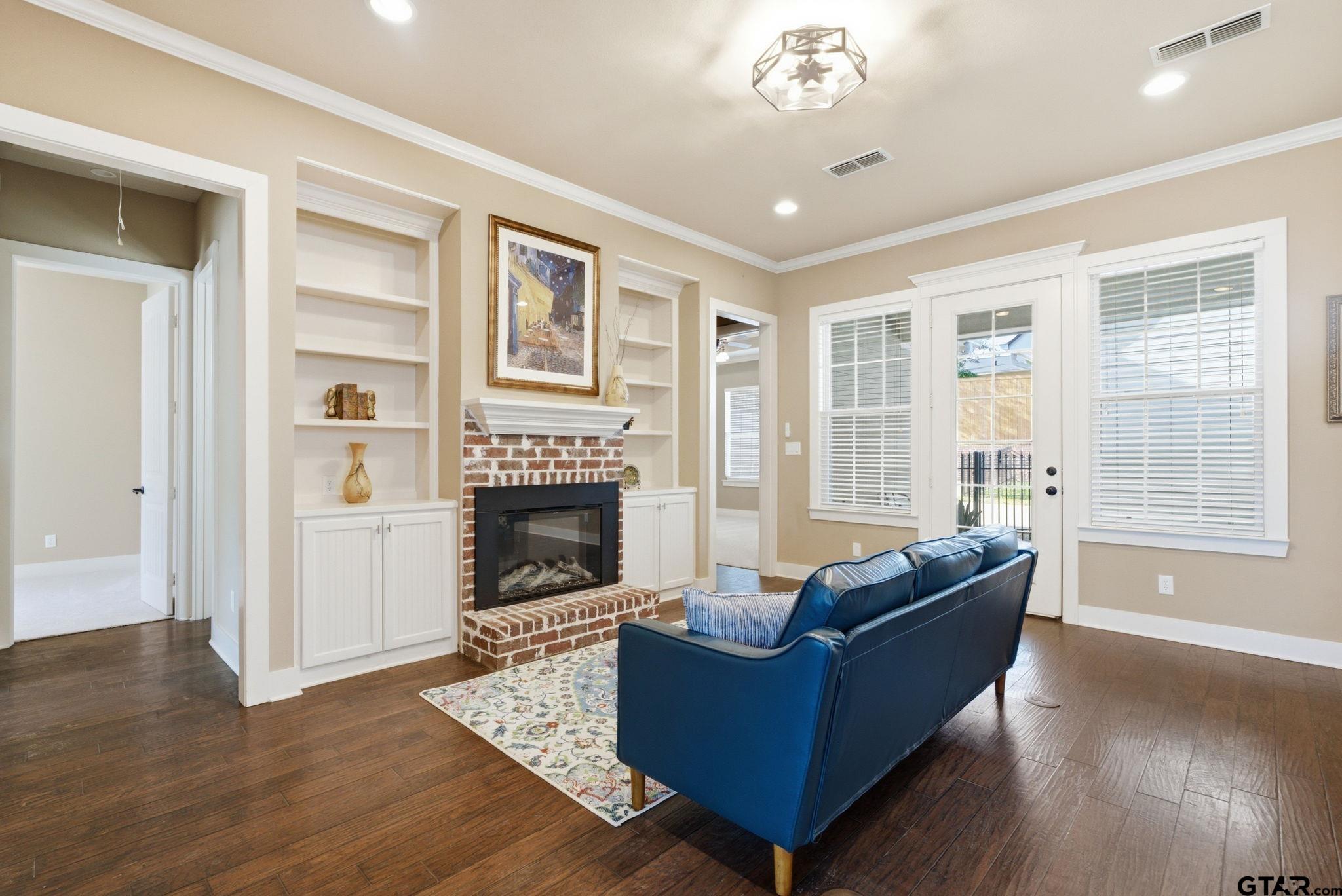 3942 Charleston Park