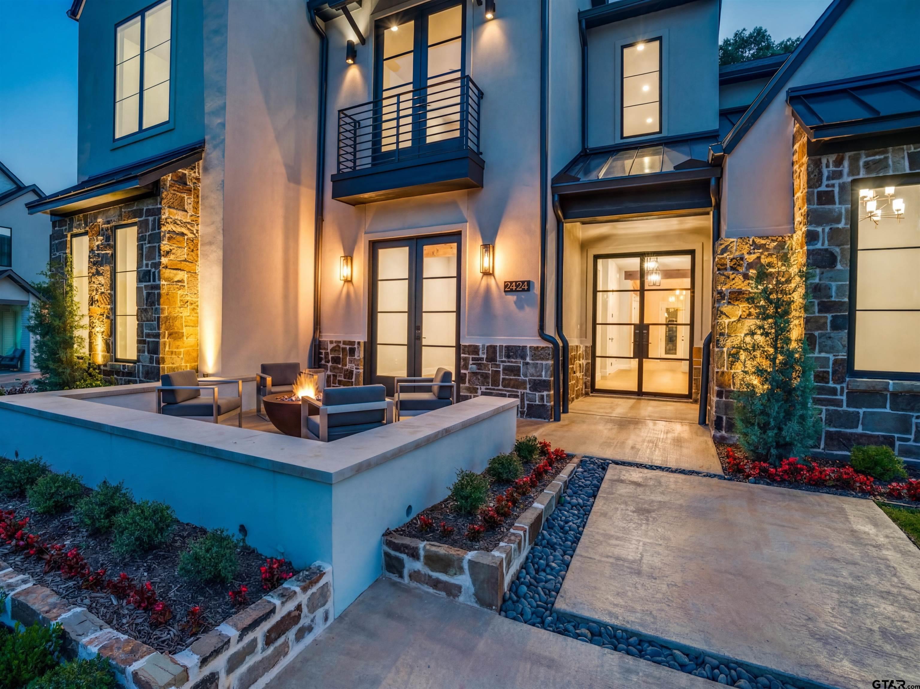 2424 Bellview