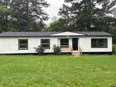 A home in Gladewater