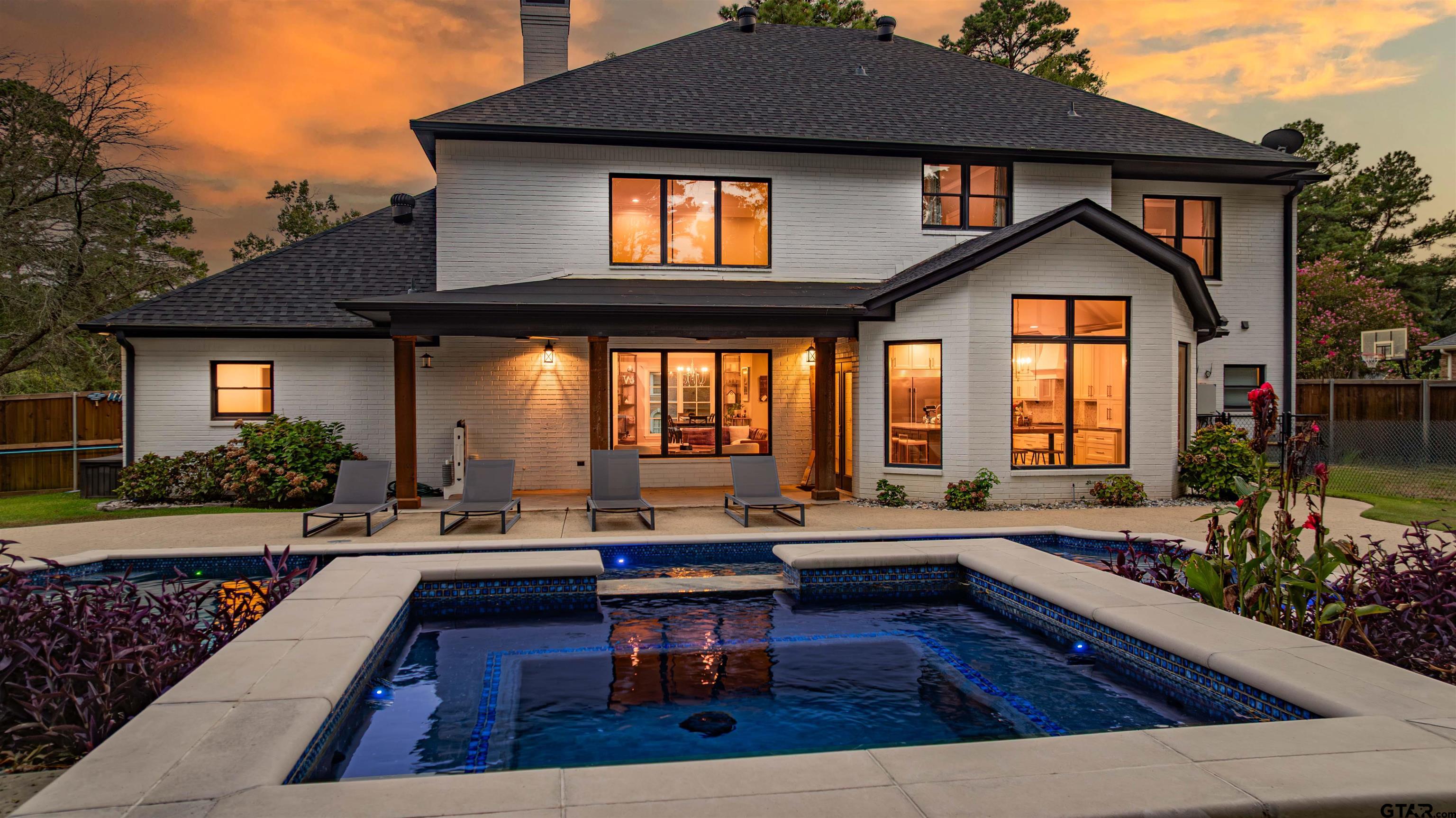 219 Hunters Cir