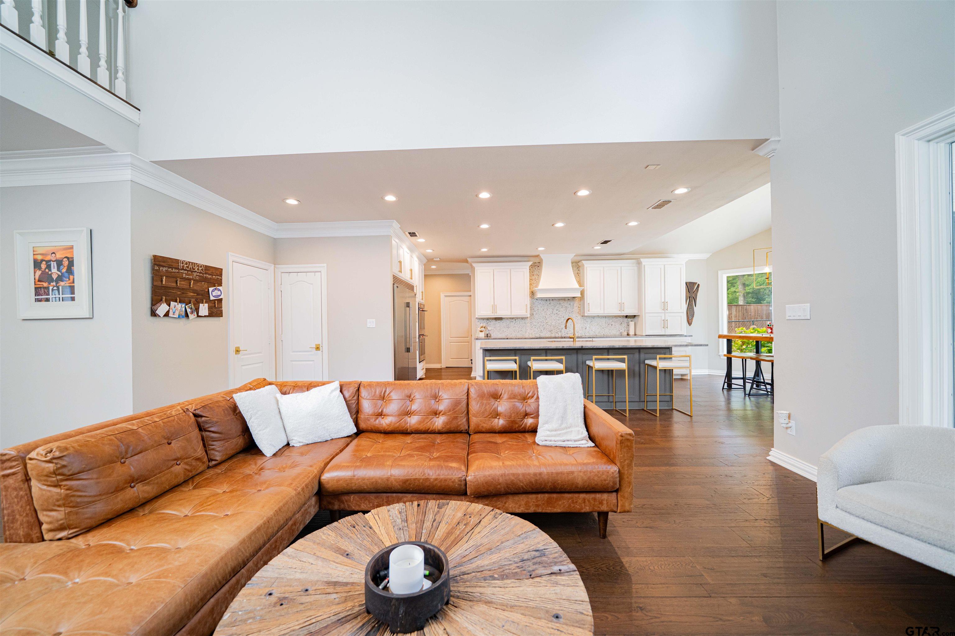 219 Hunters Cir