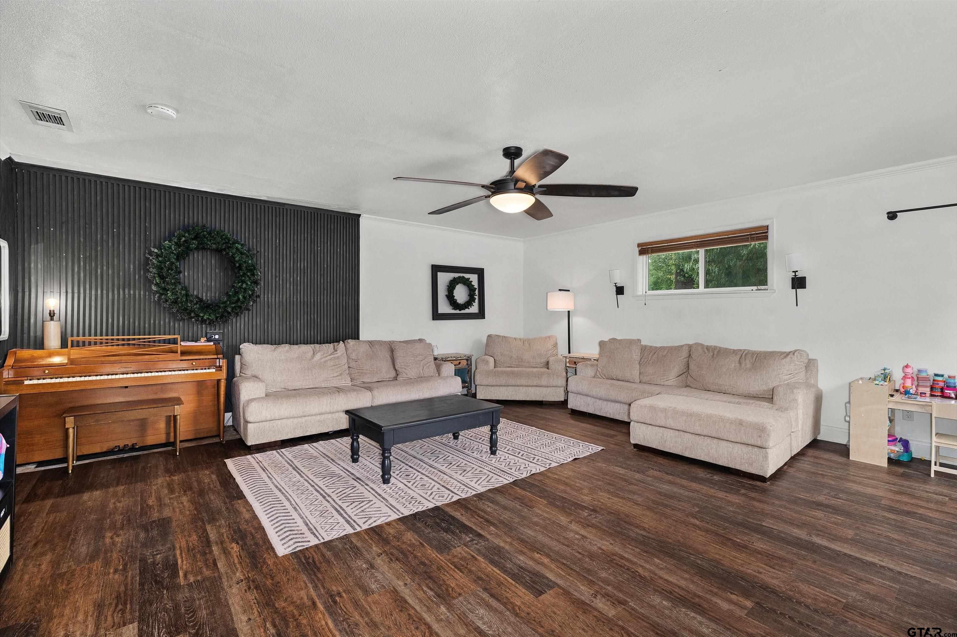 1706 Timberline Dr