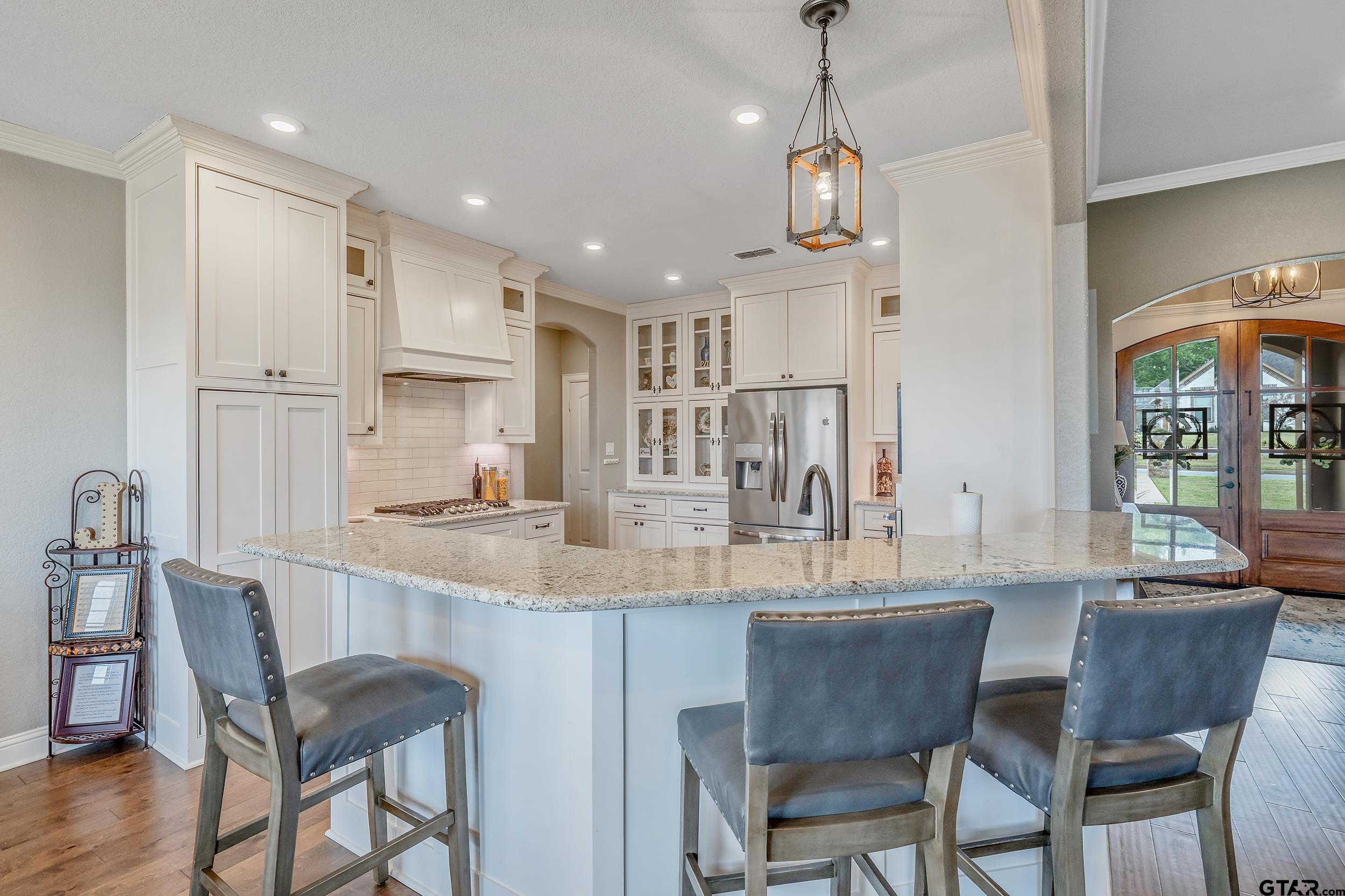 220 Sunnys Halo Blvd