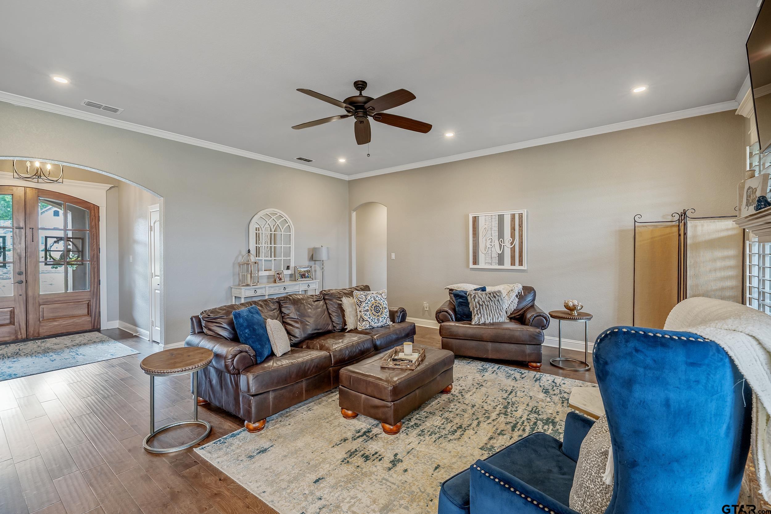 220 Sunnys Halo Blvd