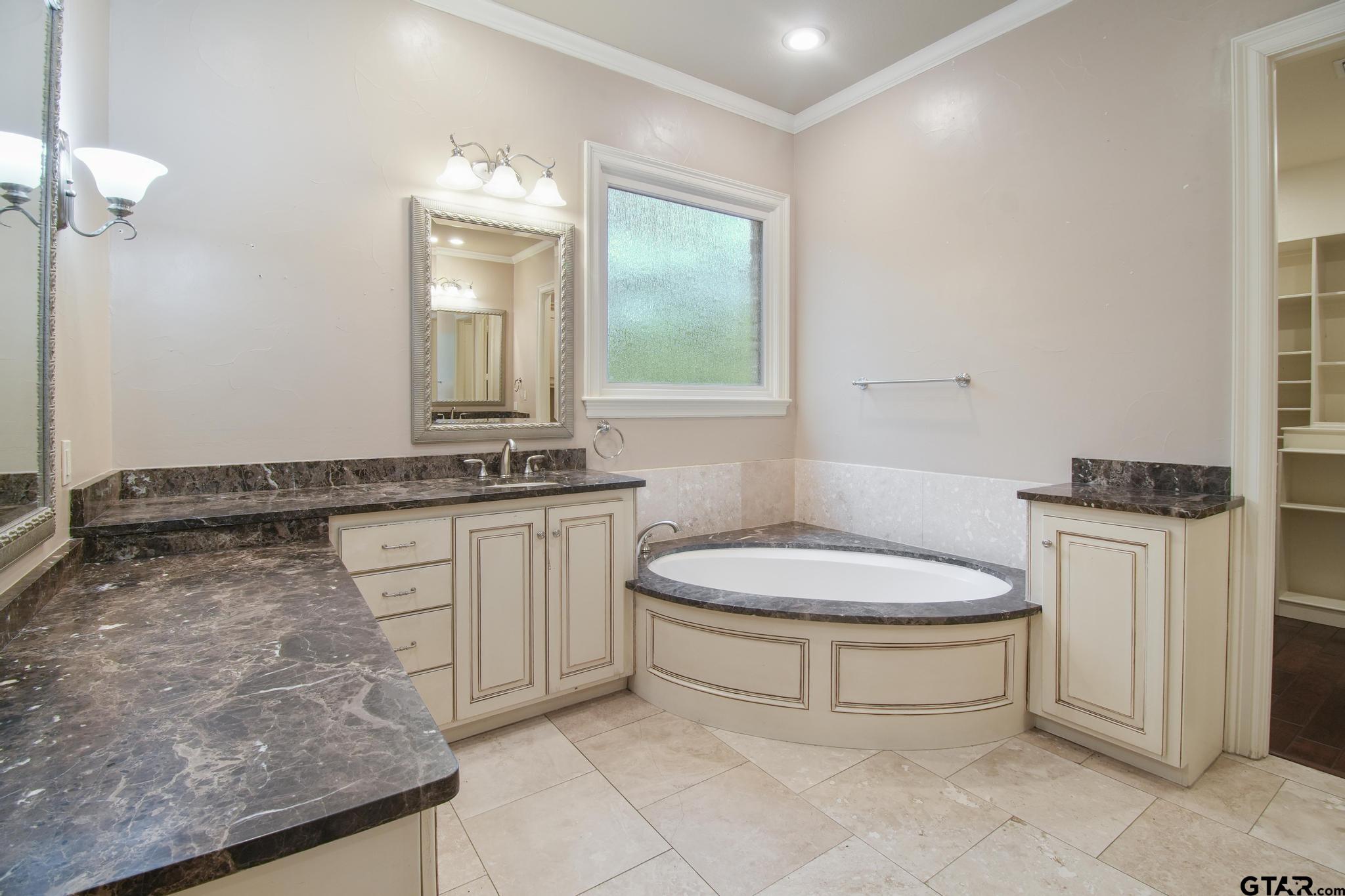 3025 Stonegate Blvd, Tyler, TX, 75703, USA, 5 Bedrooms Bedrooms, ,5 BathroomsBathrooms,Residential,Pending,3025 Stonegate Blvd,26007446
