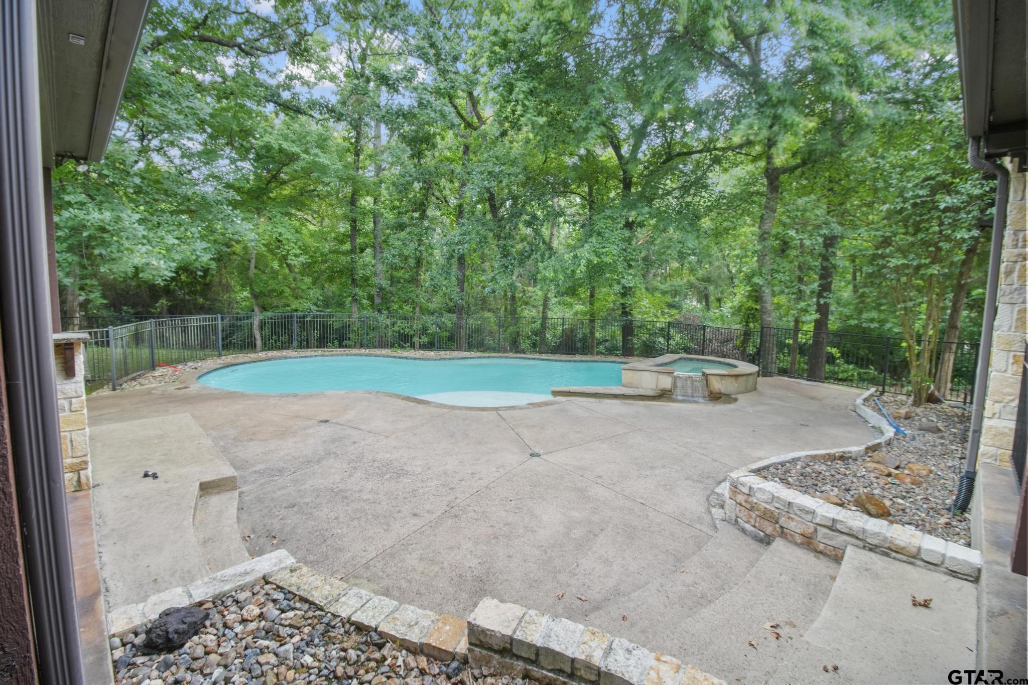 3025 Stonegate Blvd, Tyler, TX, 75703, USA, 5 Bedrooms Bedrooms, ,5 BathroomsBathrooms,Residential,Pending,3025 Stonegate Blvd,26007446