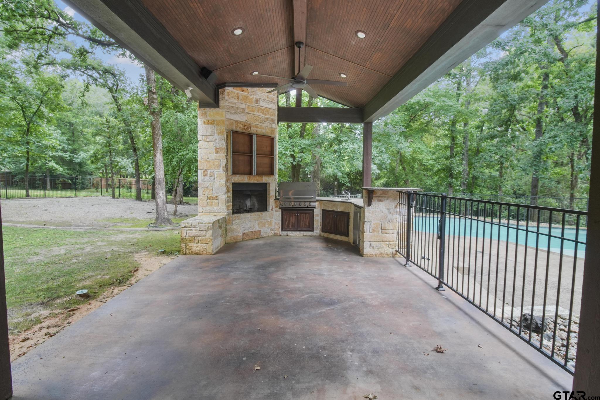3025 Stonegate Blvd, Tyler, TX, 75703, USA, 5 Bedrooms Bedrooms, ,5 BathroomsBathrooms,Residential,Pending,3025 Stonegate Blvd,26007446