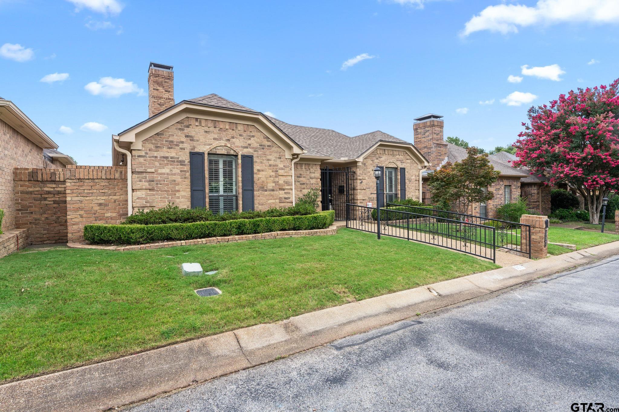 507 Hyde Park