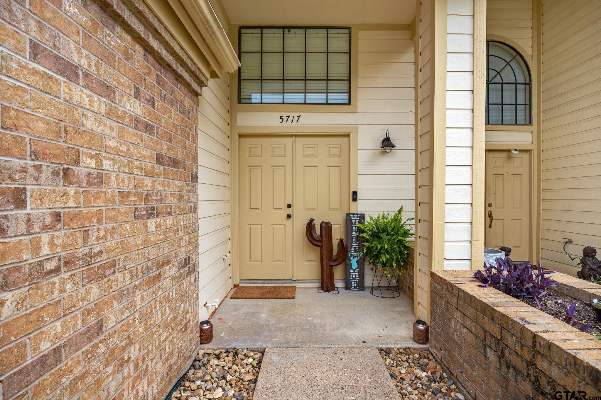 5717 Eaglewood Cir