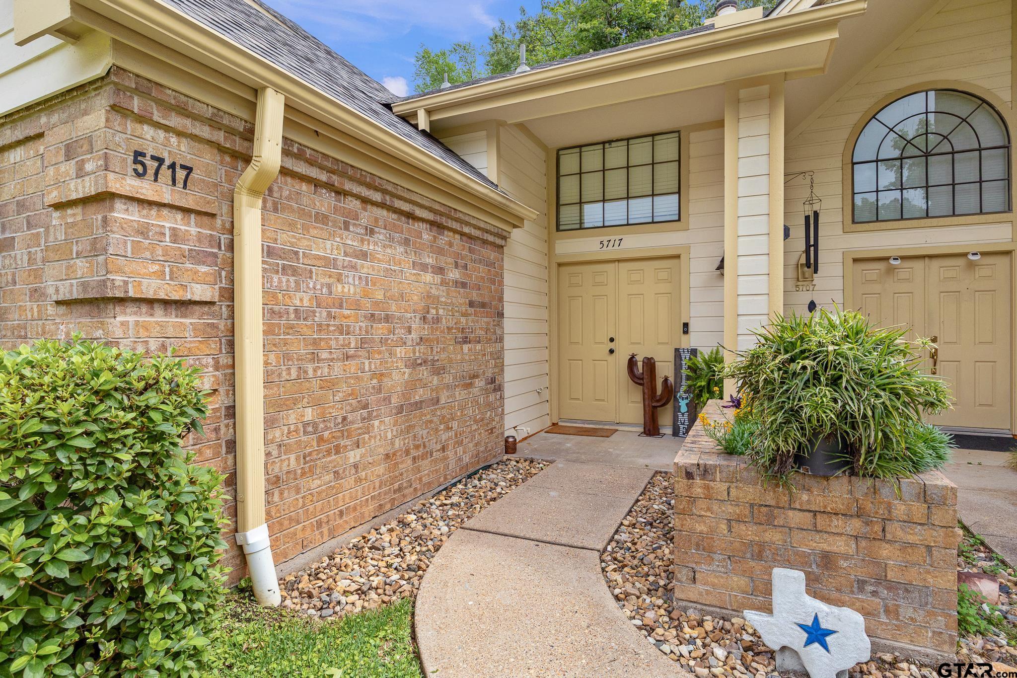 5717 Eaglewood Cir