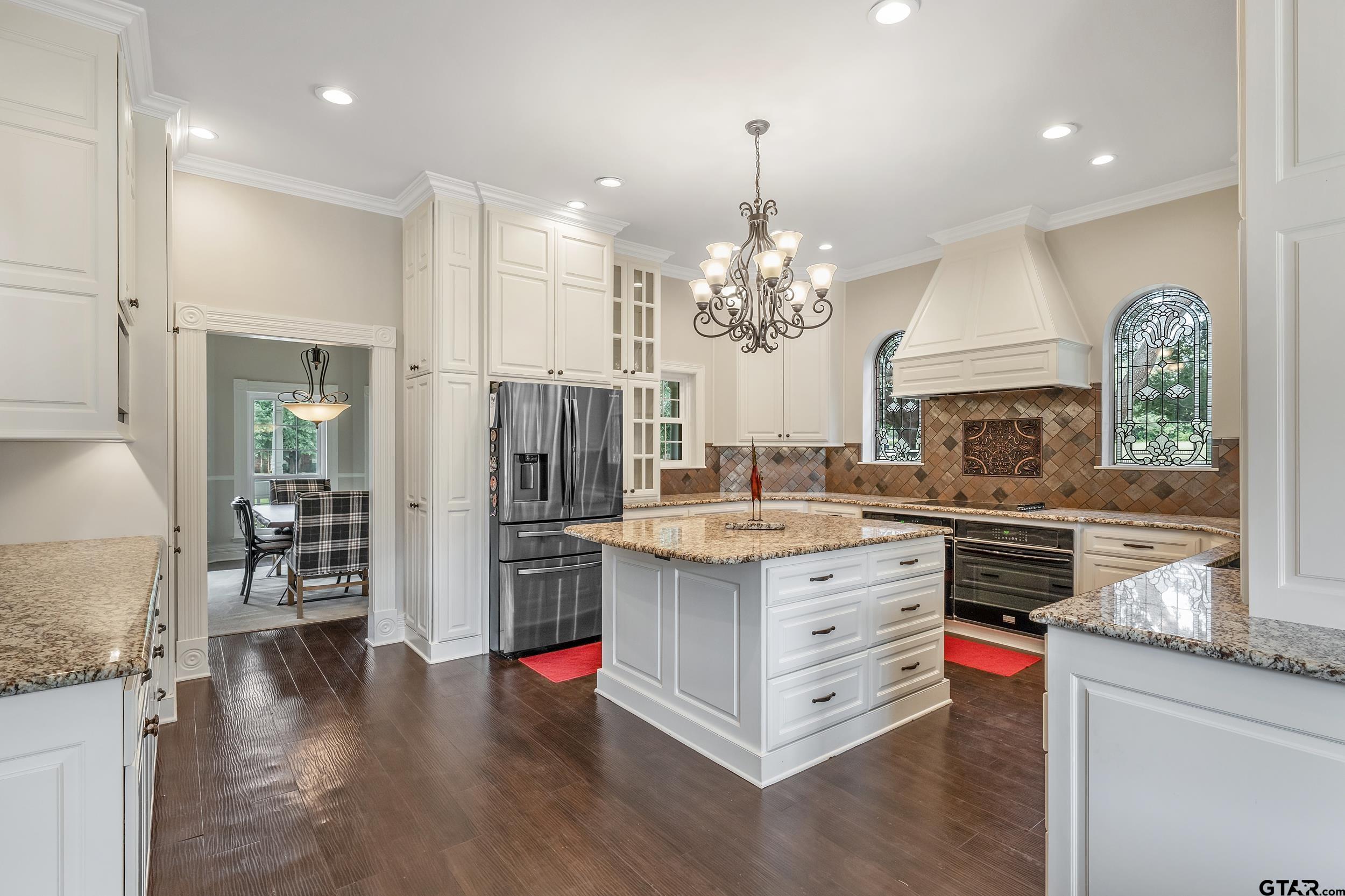 1881 Valley View