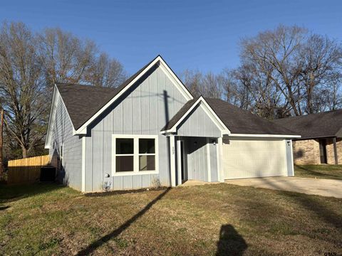 509 Giraud Mineola TX 75773