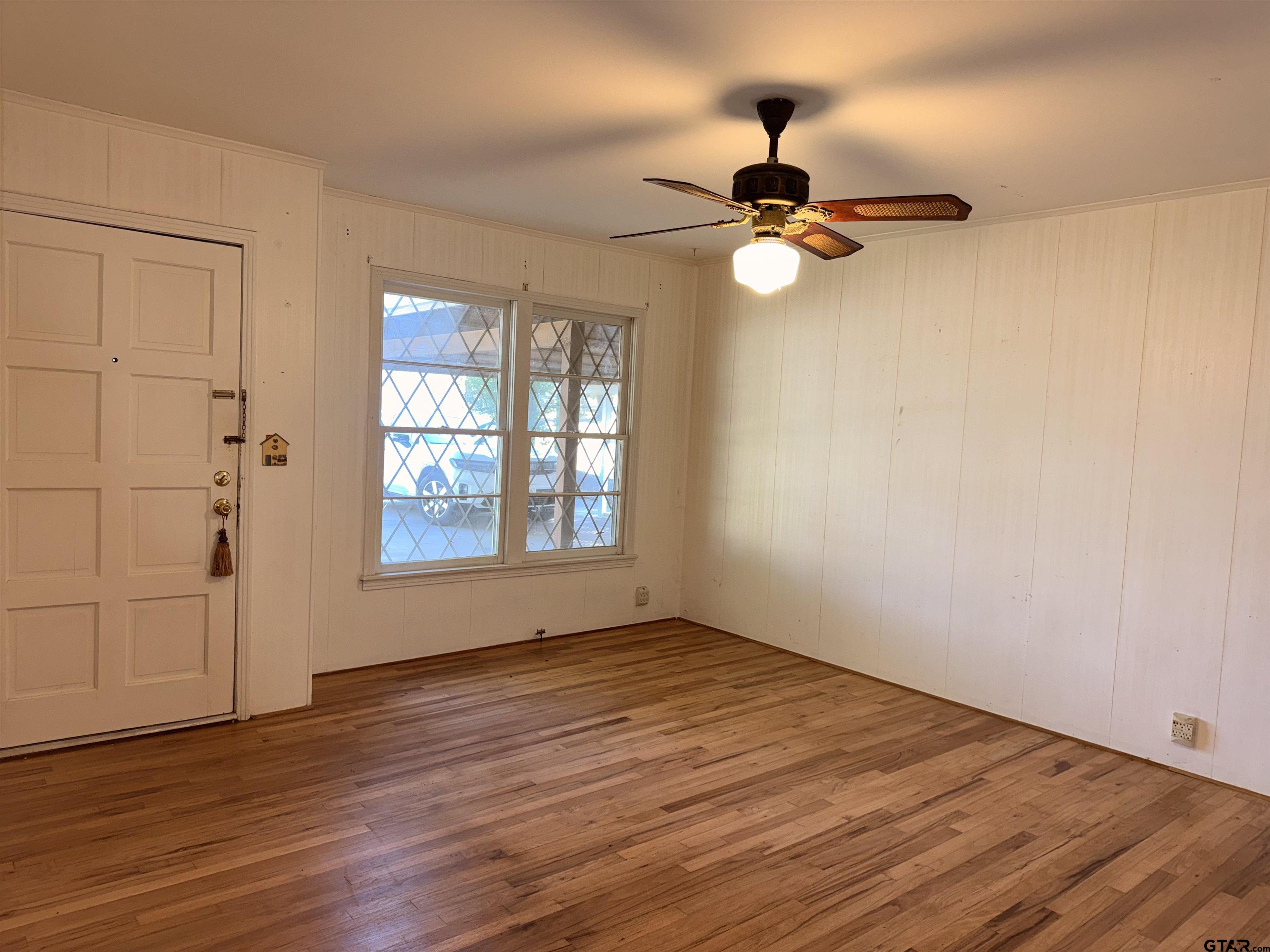 213 E Magnolia Dr