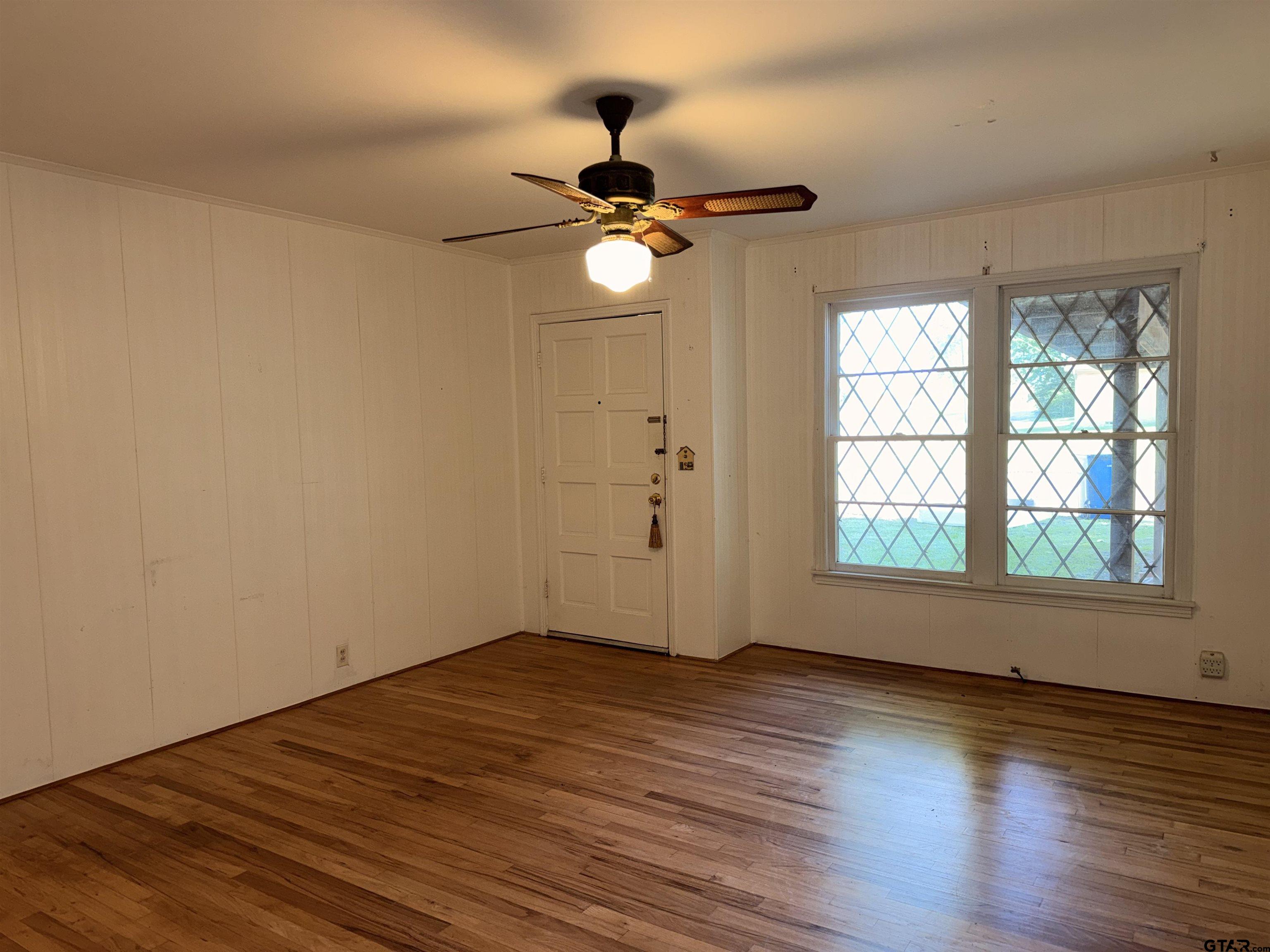 213 E Magnolia Dr