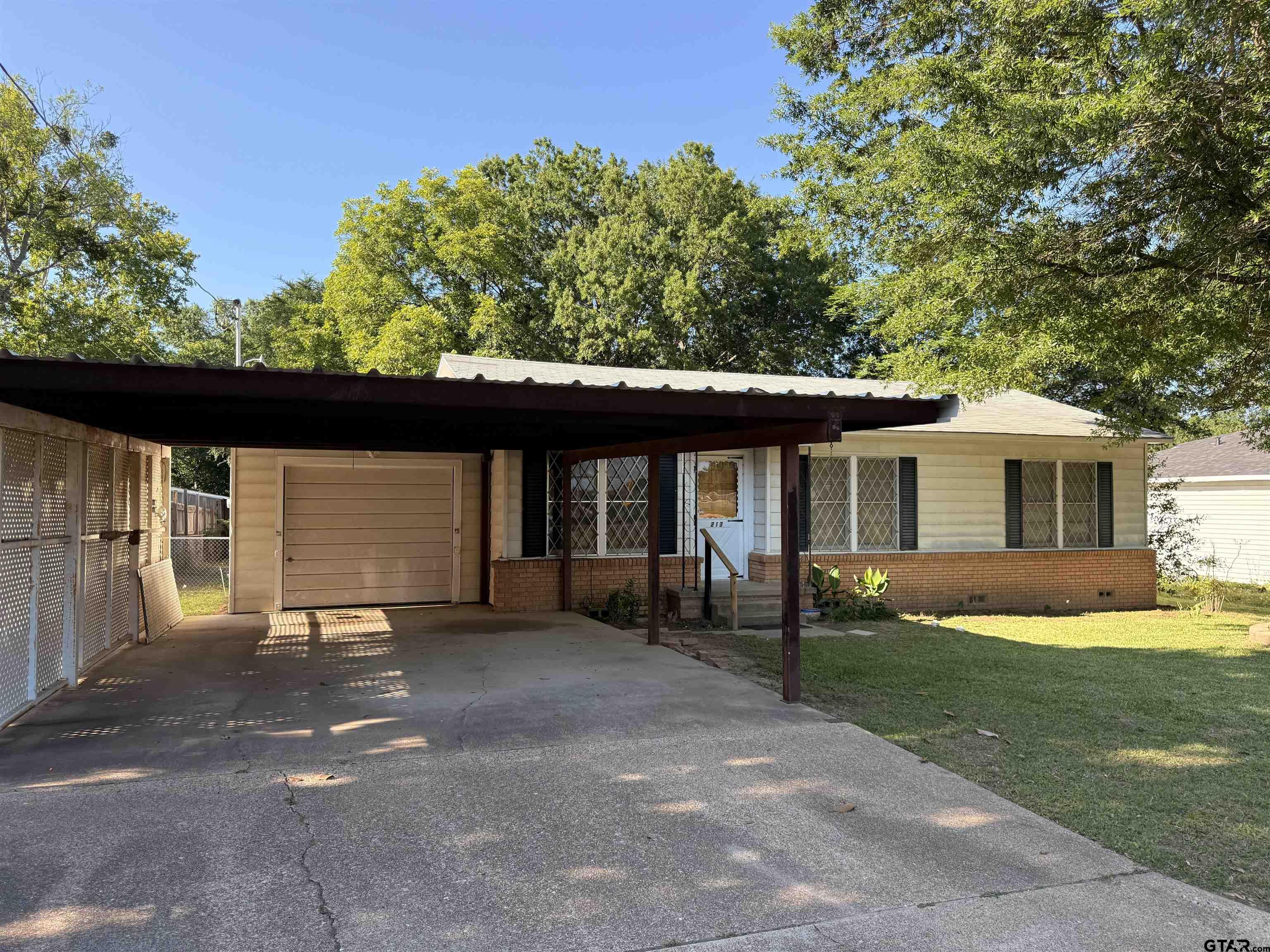 213 E Magnolia Dr