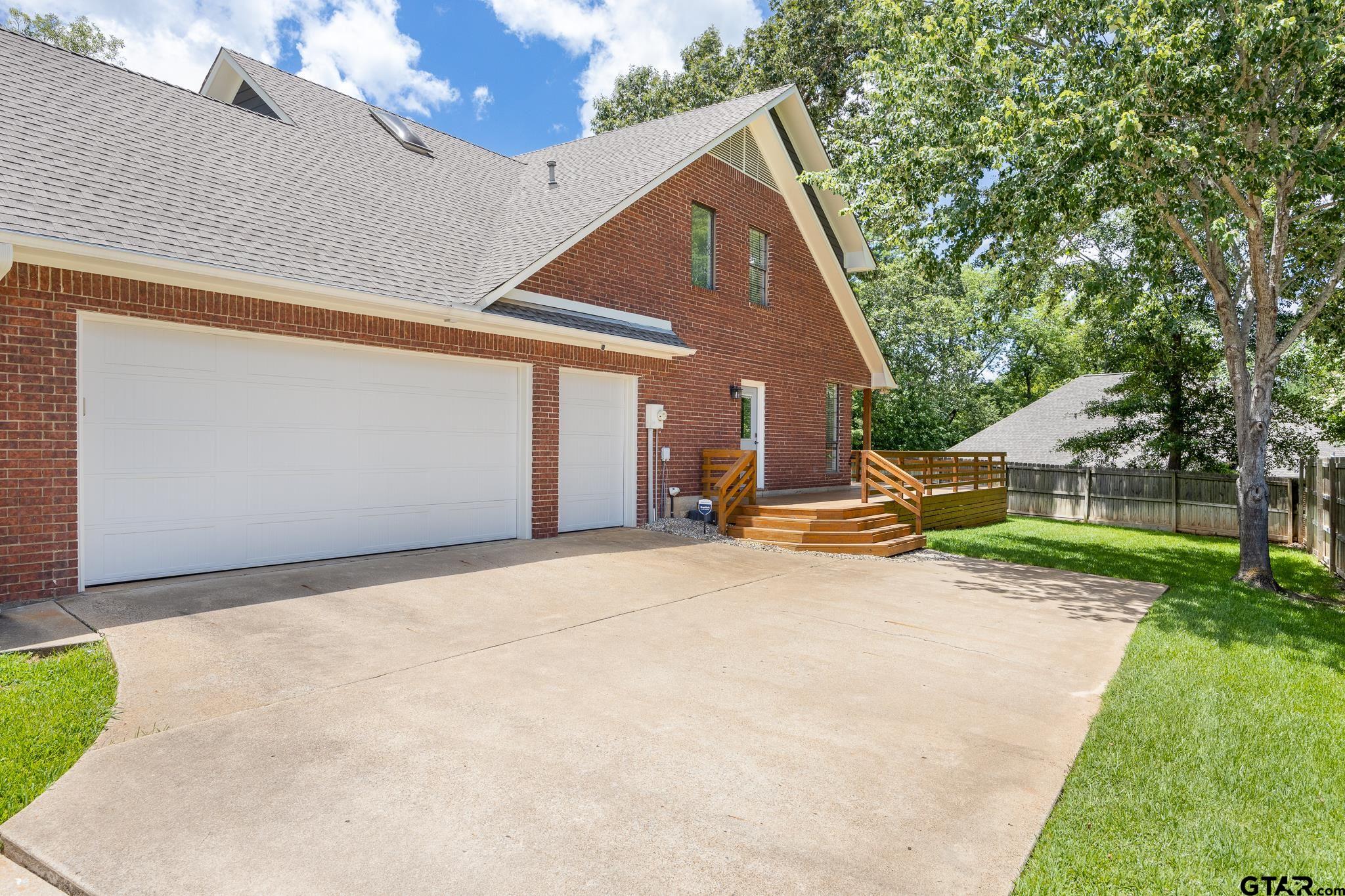 Jacksonville, Texas 75766, United States, 4 Bedrooms Bedrooms, ,4 BathroomsBathrooms,Residential,Pending,53832