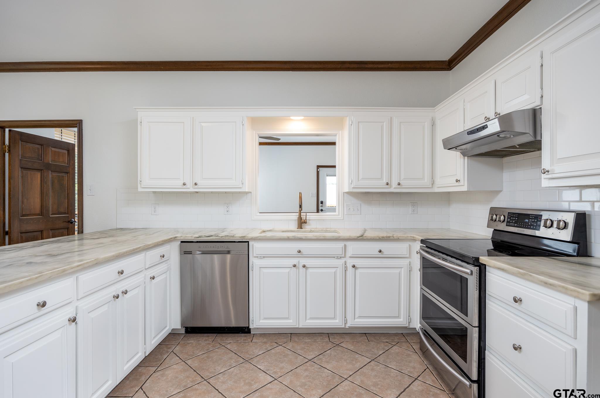 Jacksonville, Texas 75766, United States, 4 Bedrooms Bedrooms, ,4 BathroomsBathrooms,Residential,Pending,53832