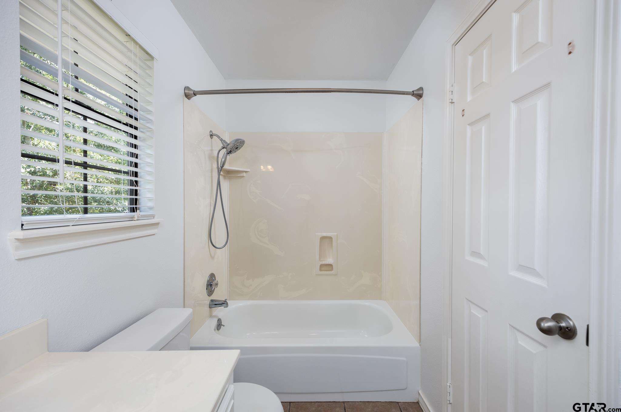 Jacksonville, Texas 75766, United States, 4 Bedrooms Bedrooms, ,4 BathroomsBathrooms,Residential,Pending,53832