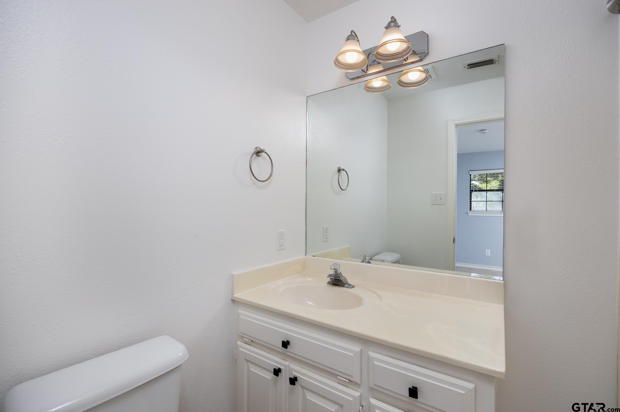 Jacksonville, Texas 75766, United States, 4 Bedrooms Bedrooms, ,4 BathroomsBathrooms,Residential,Pending,53832