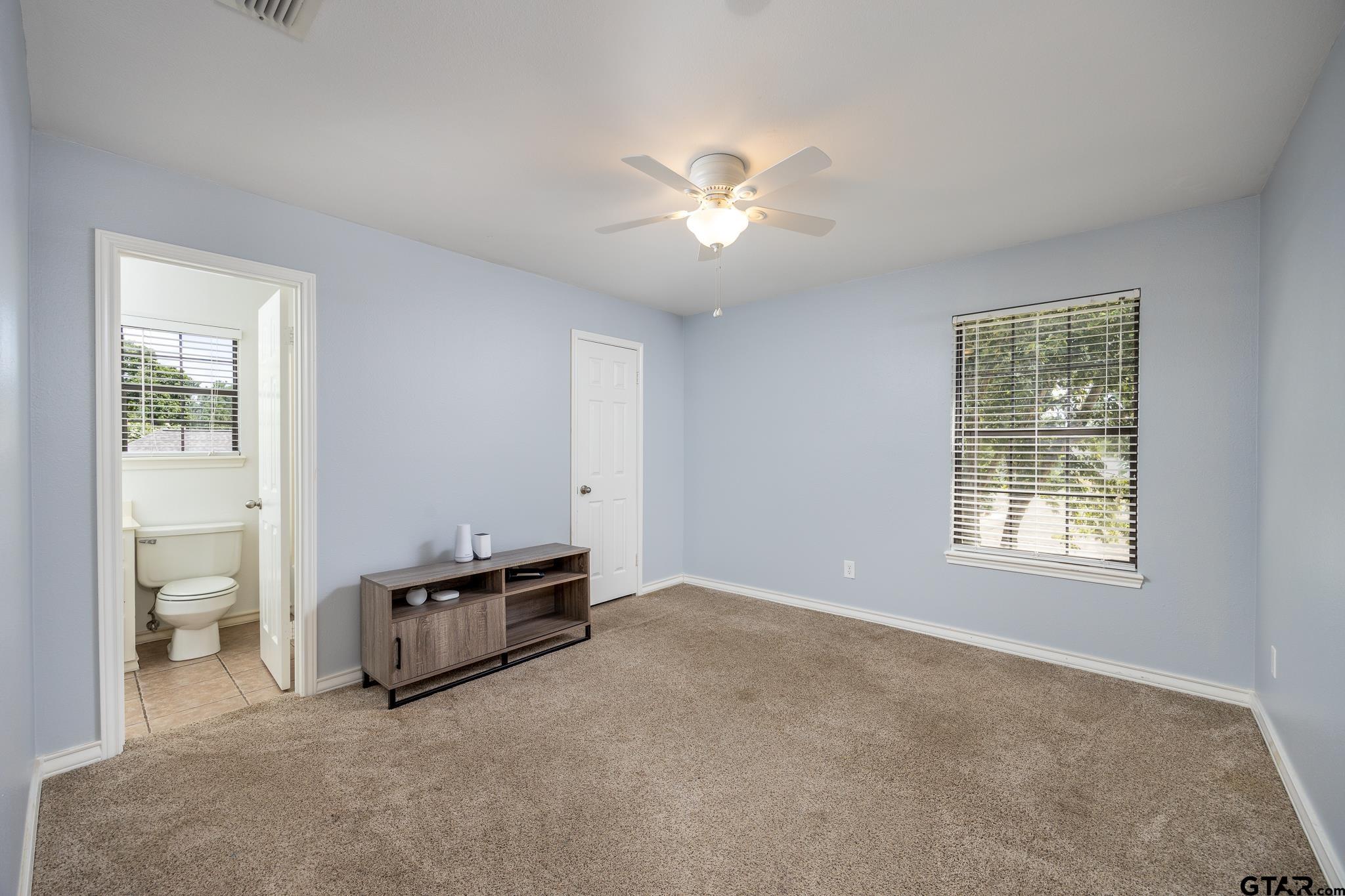 Jacksonville, Texas 75766, United States, 4 Bedrooms Bedrooms, ,4 BathroomsBathrooms,Residential,Pending,53832