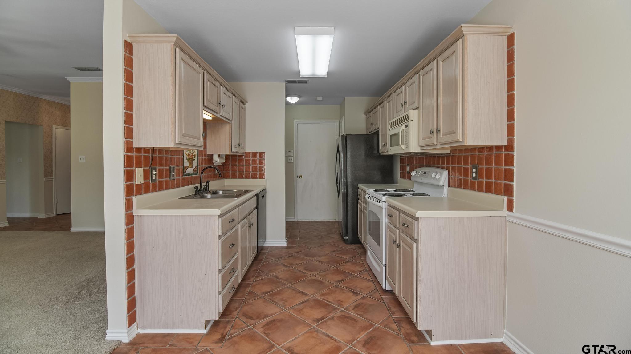 5401 Hollytree Dr #602