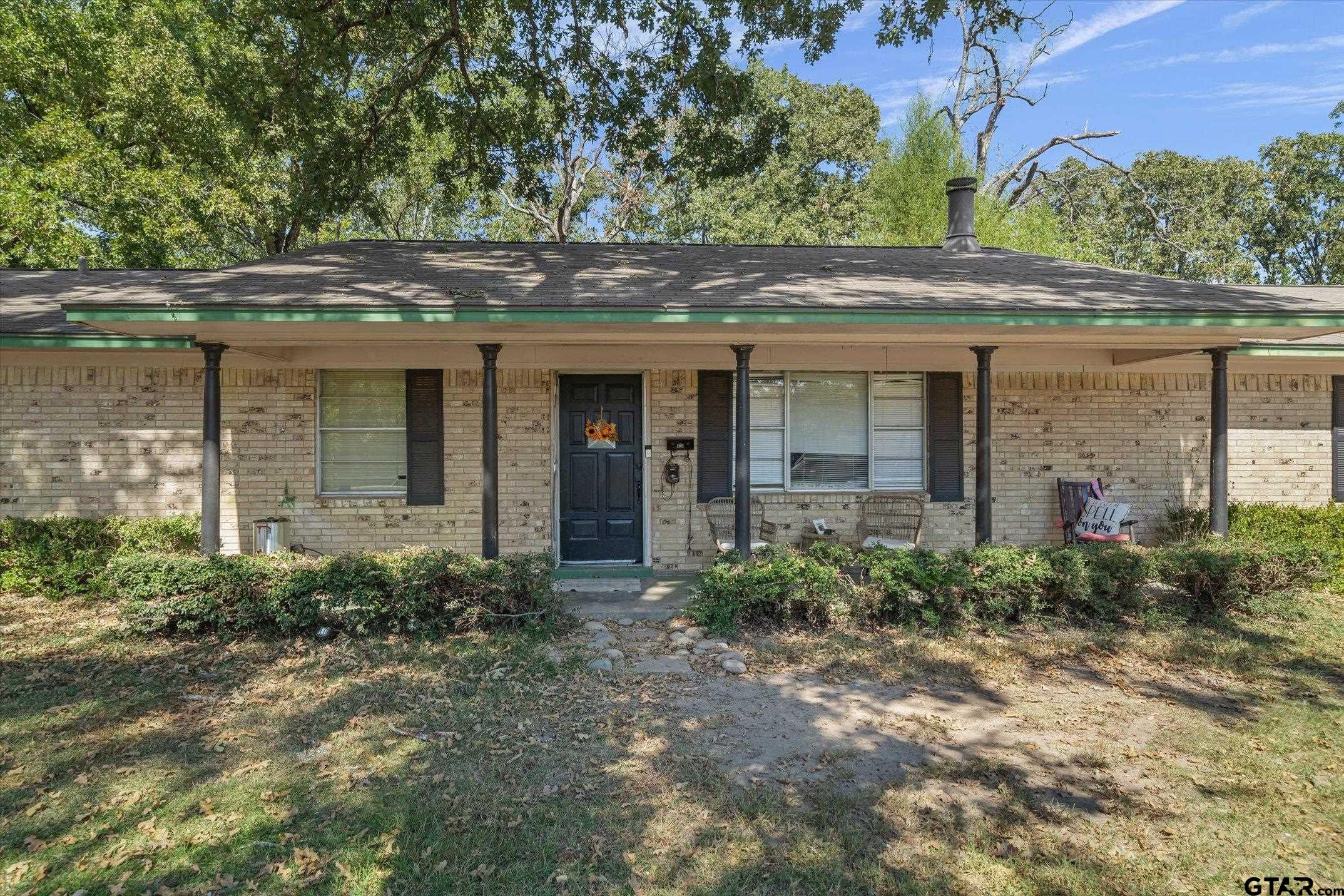 215 N Oaks Drive