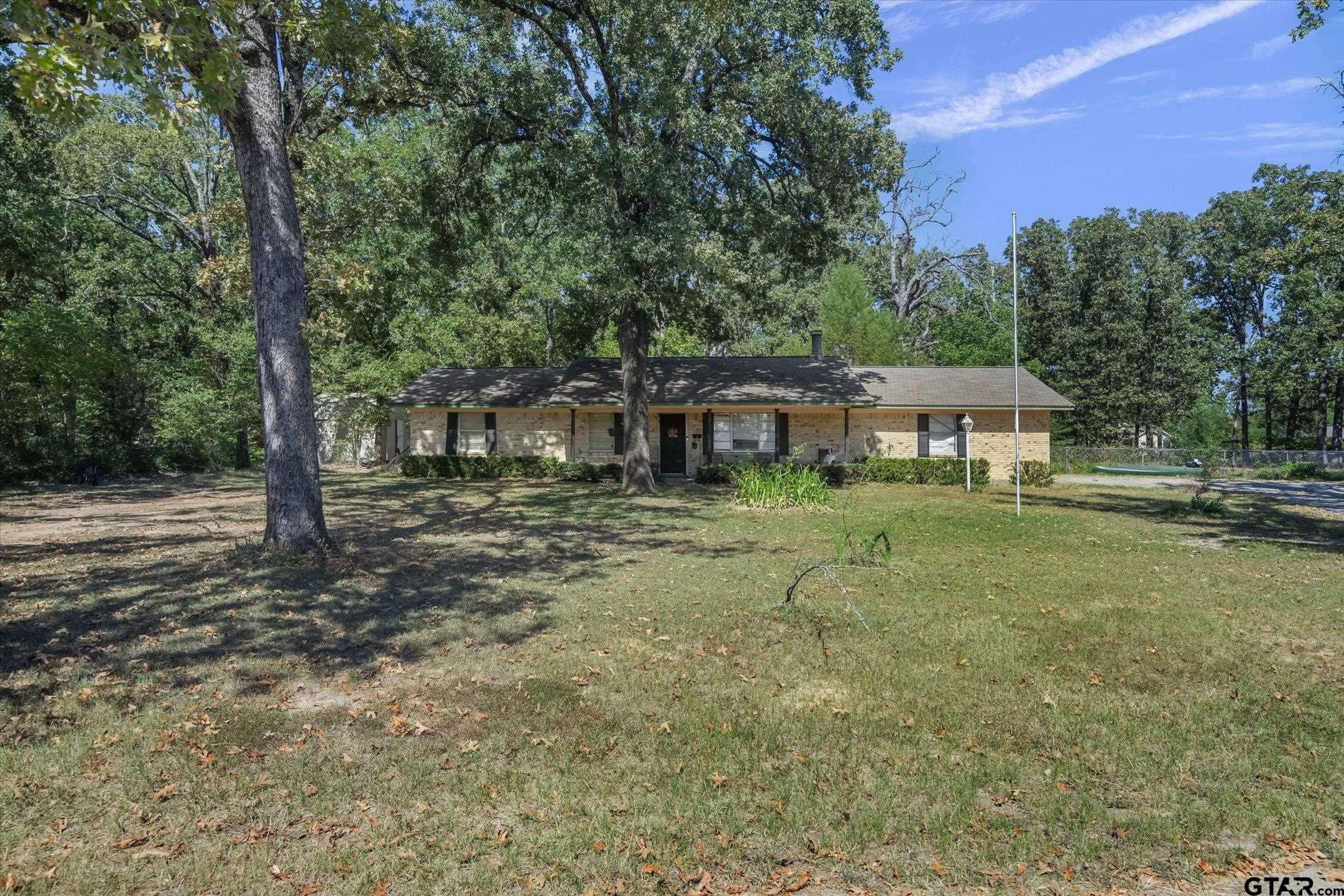 215 N Oaks Drive