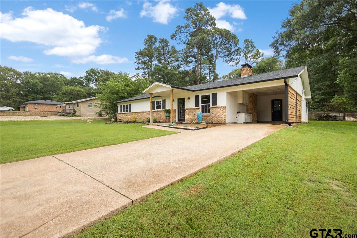 212 Treetop Ln