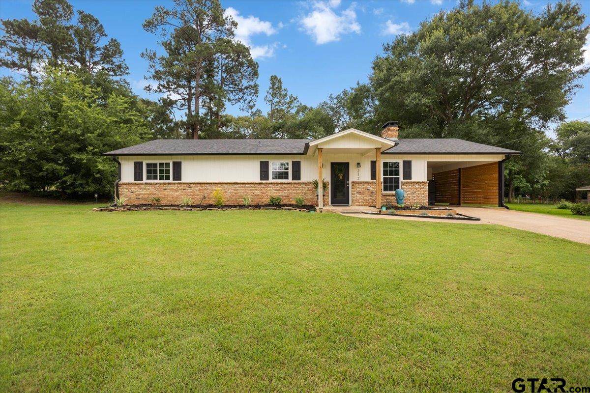 212 Treetop Ln