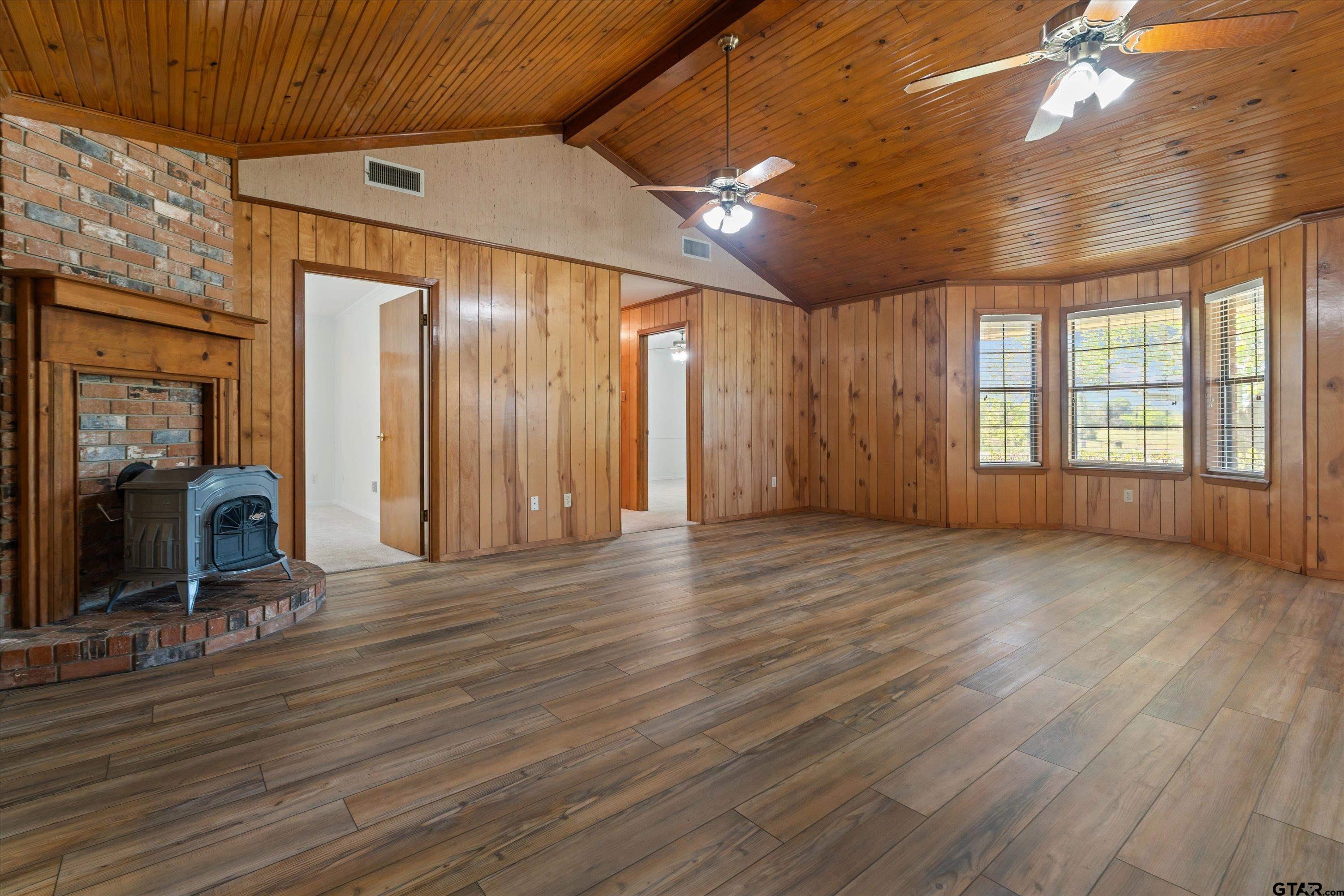 109 Meadowview Street