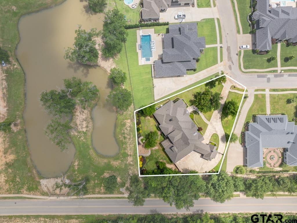 7532 Northlake Dr.