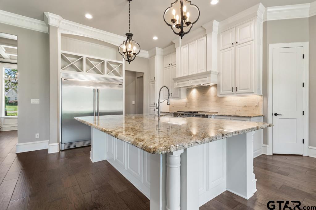7532 Northlake Dr.