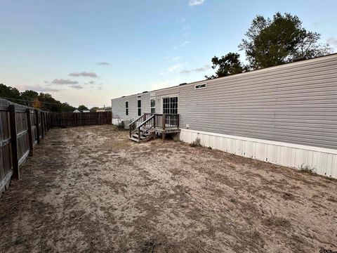 A home in Lindale