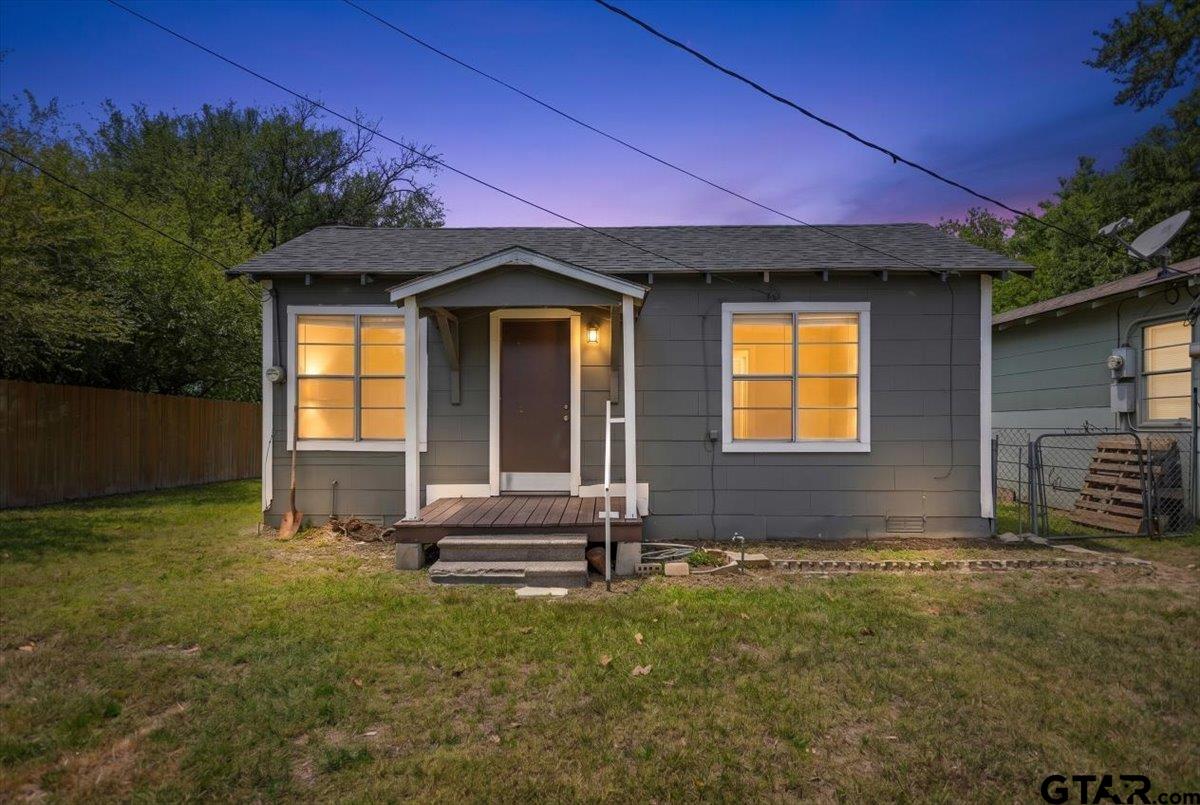 249-253 N Pecan St