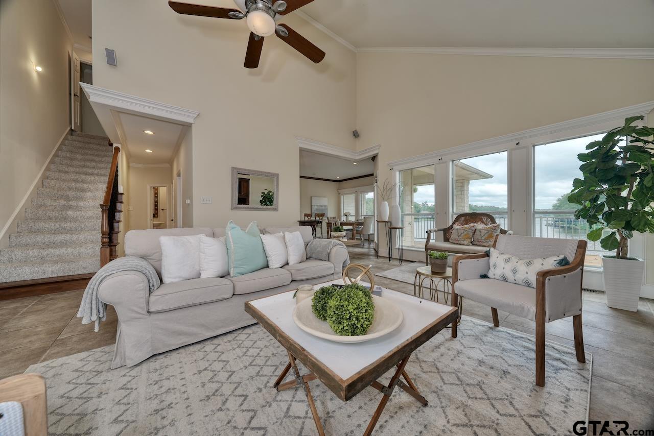 521 Hideaway Ln Central