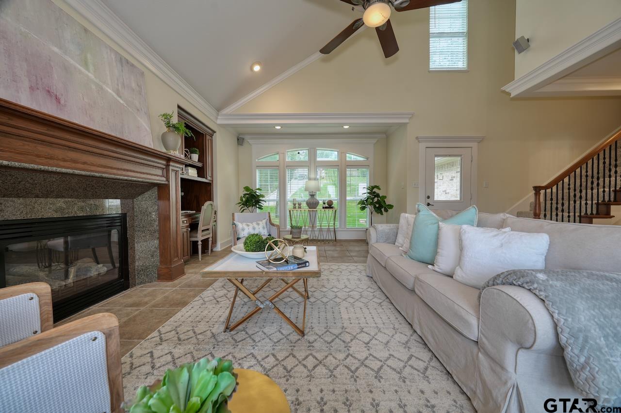 521 Hideaway Ln Central