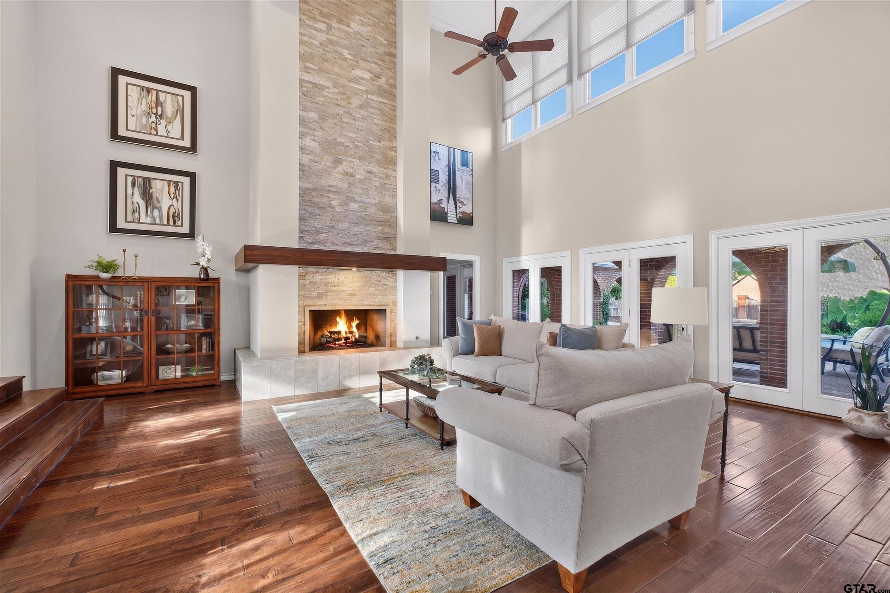 6401 Hollytree Circle