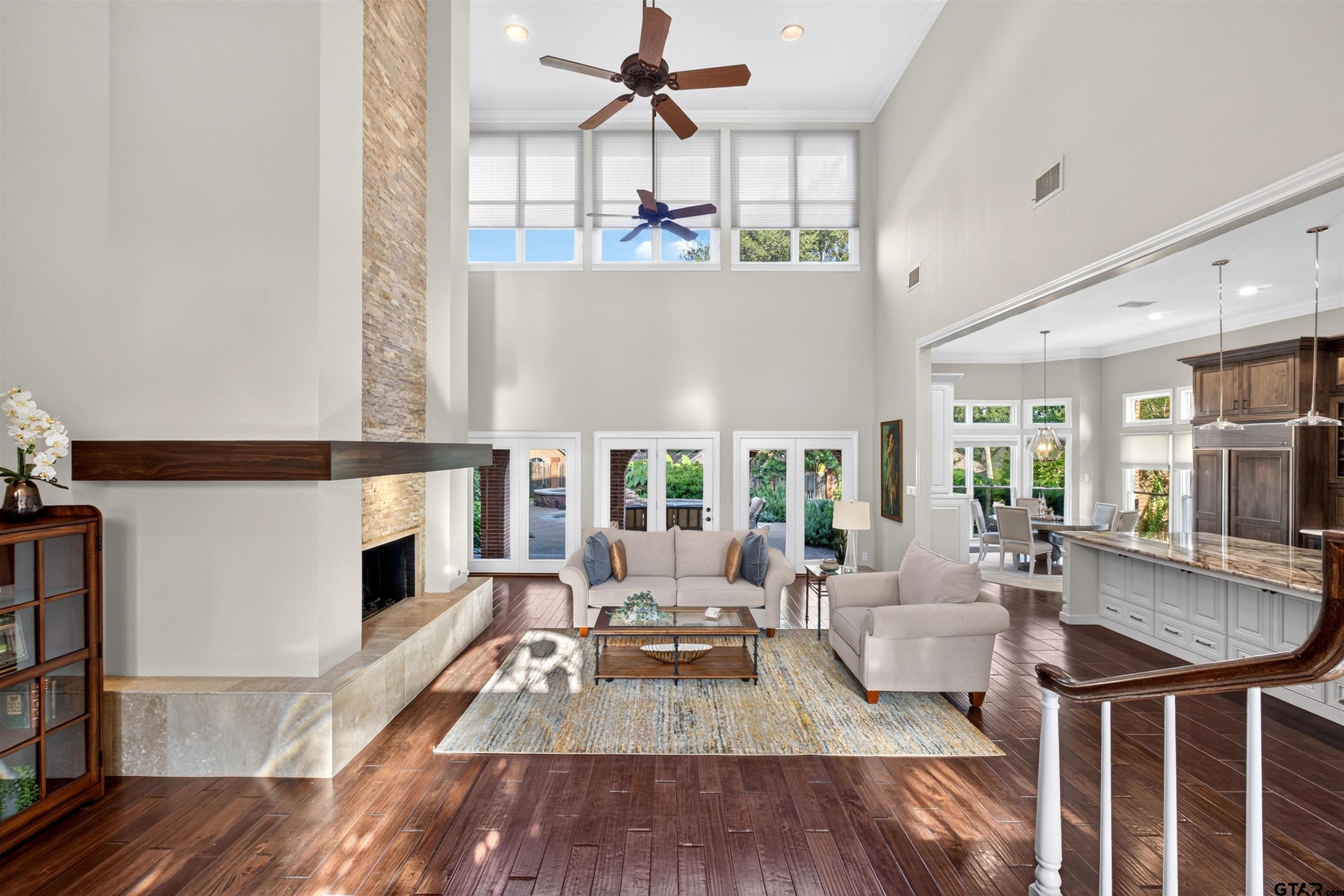 6401 Hollytree Circle