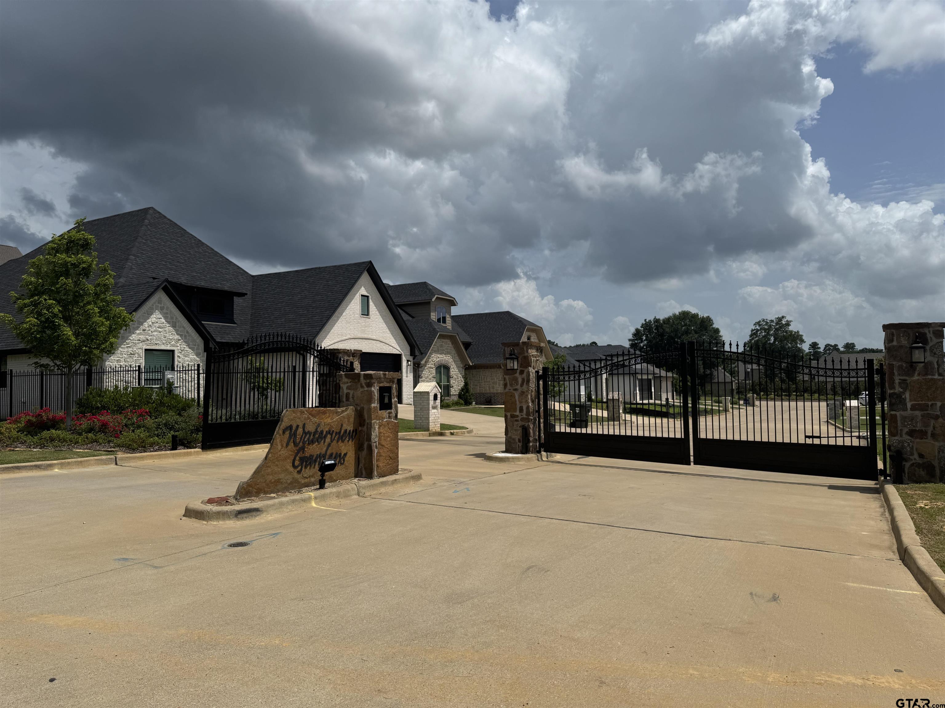 7422 Waterview Sq