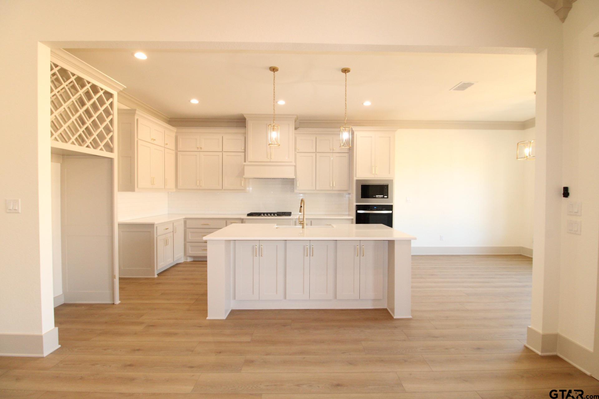 1070 Stagecoach Bend