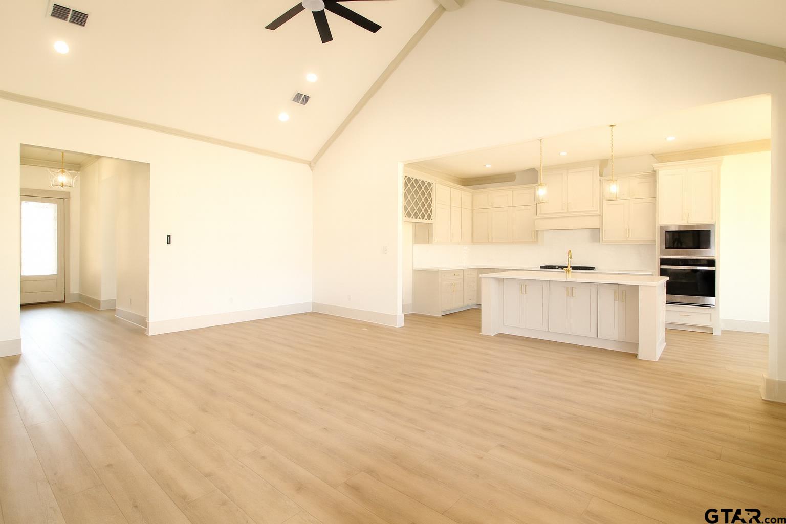 1070 Stagecoach Bend