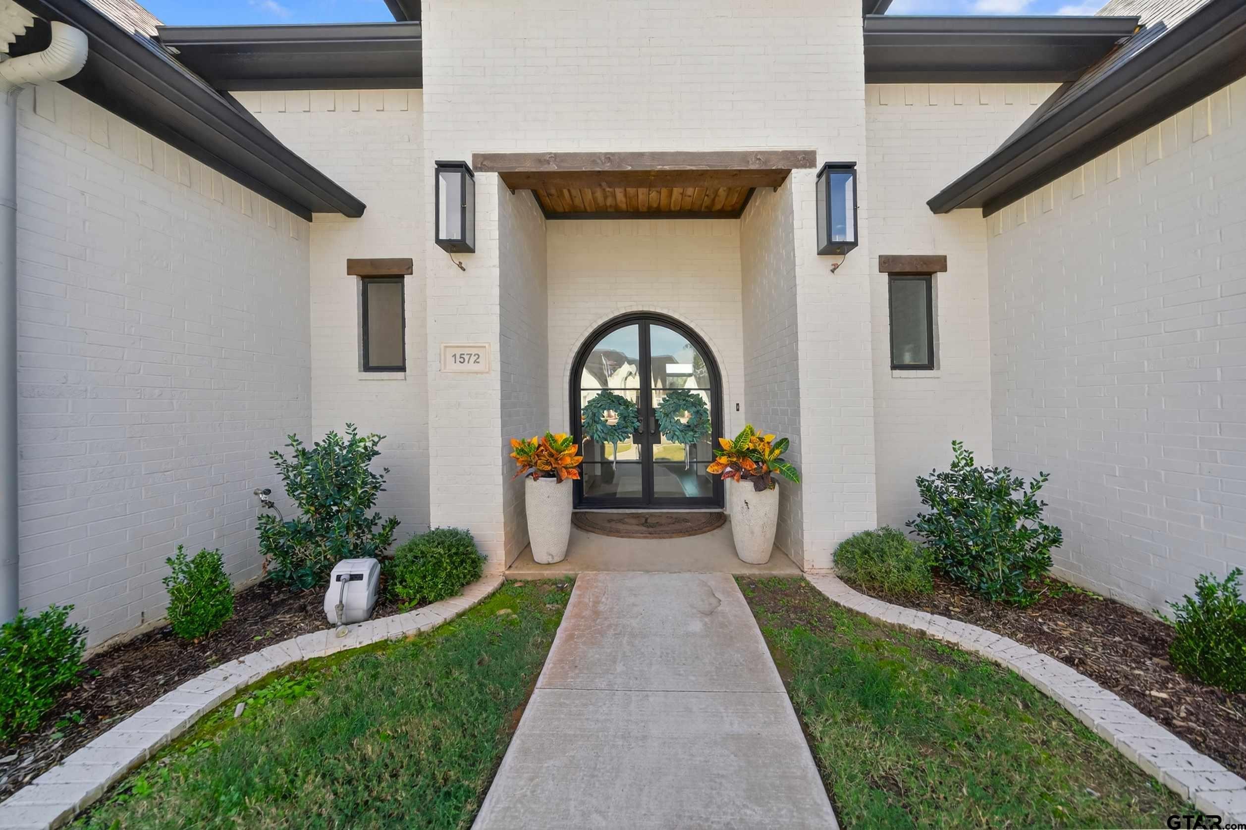 1572 Maple Circle