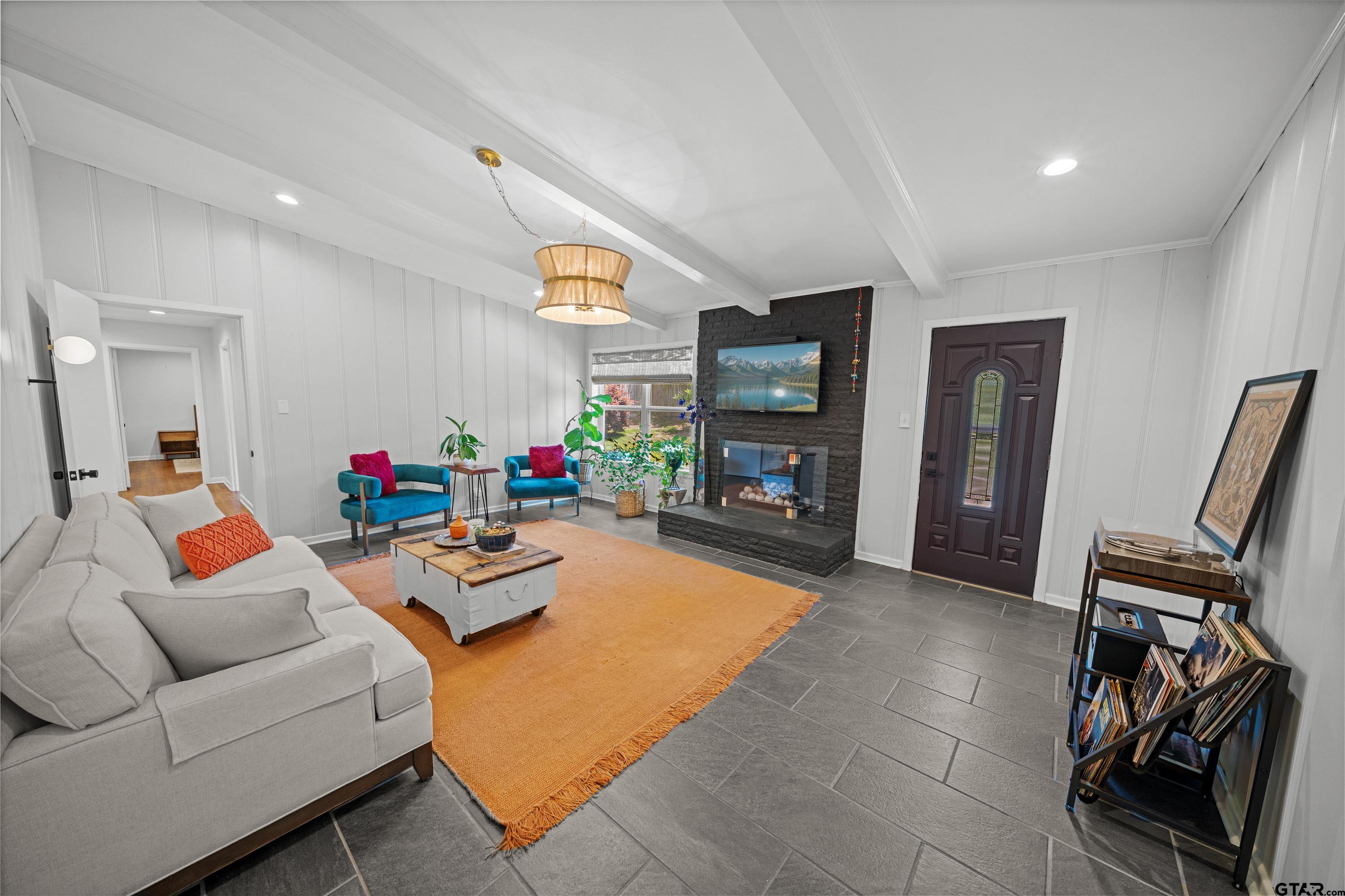 917 Rhodes Dr.