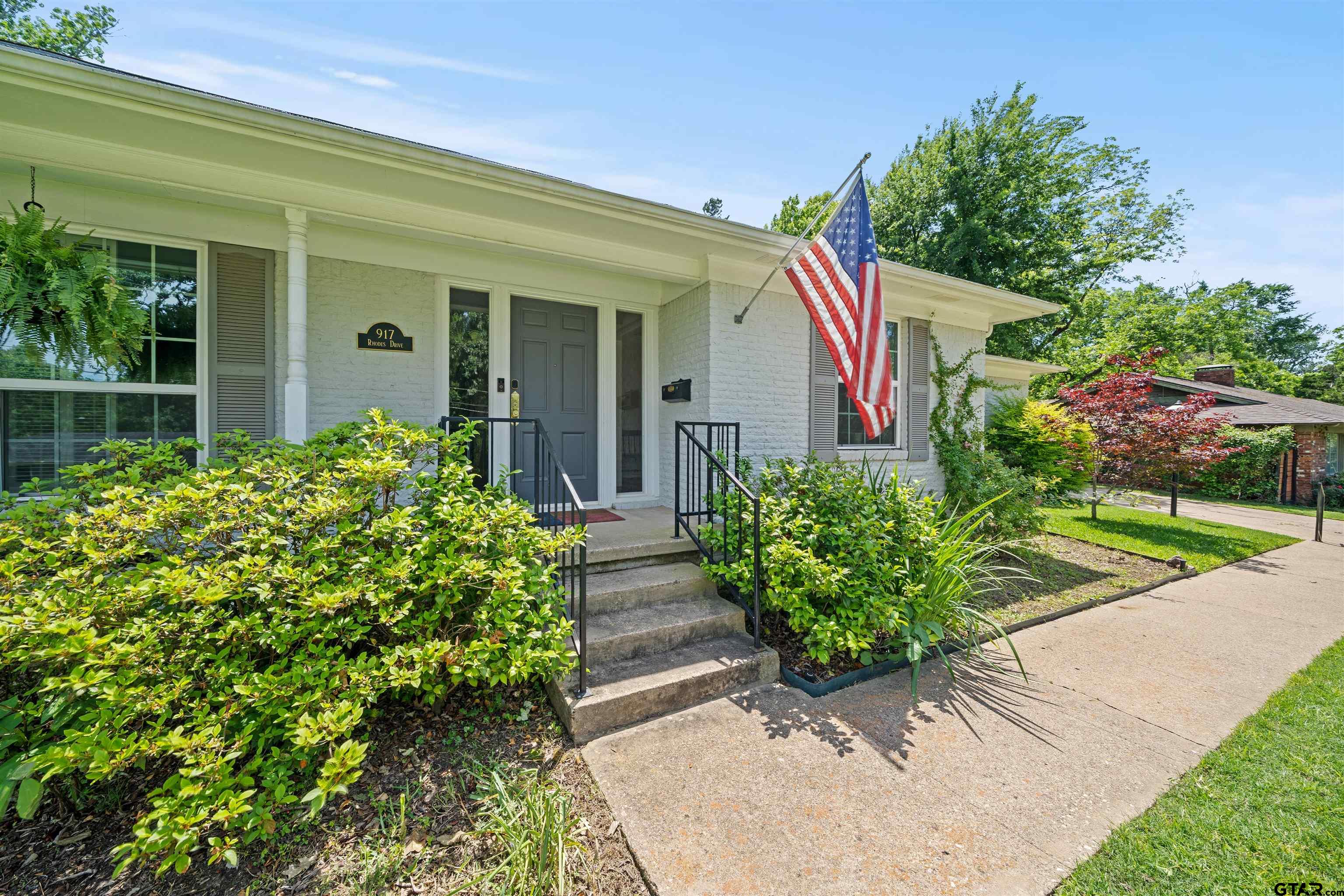 917 Rhodes Dr.
