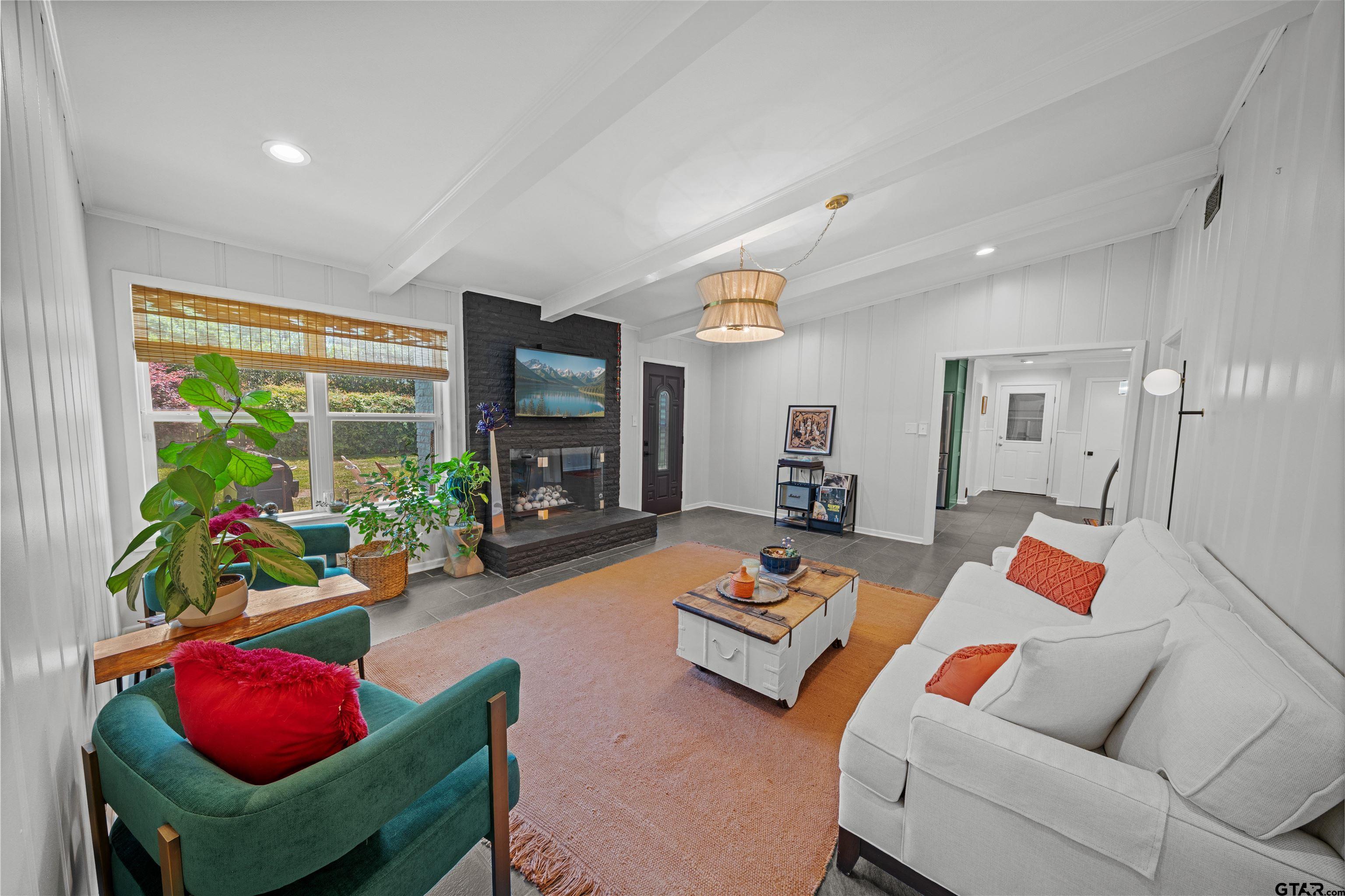 917 Rhodes Dr.