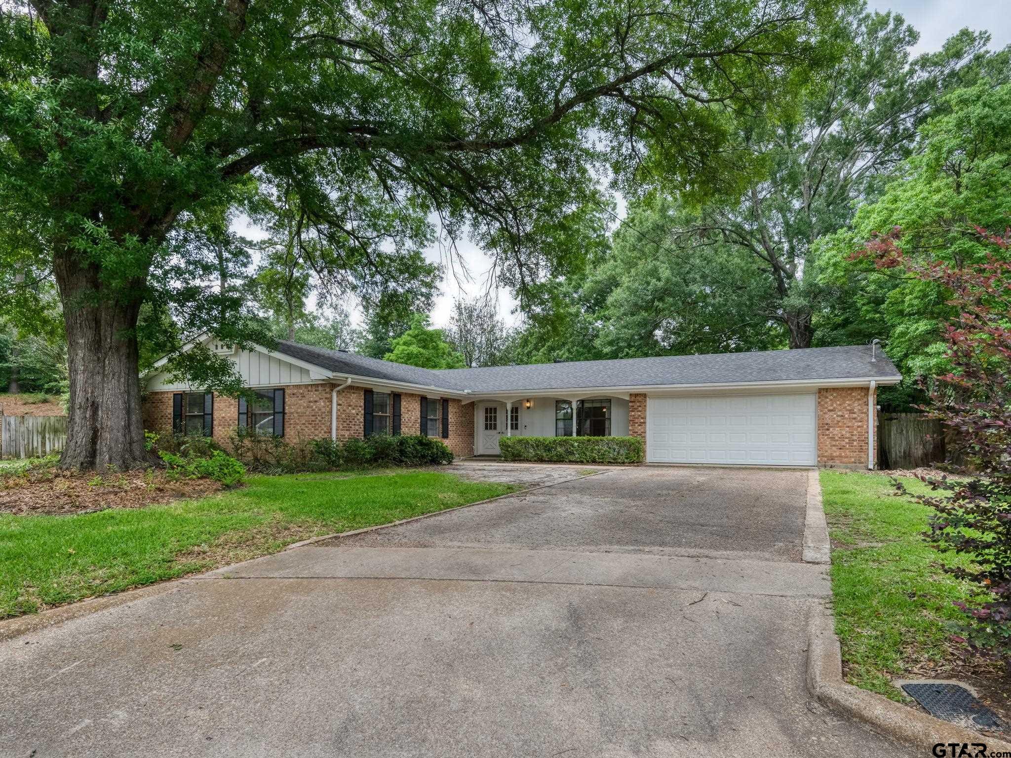 2513 Merry Lane